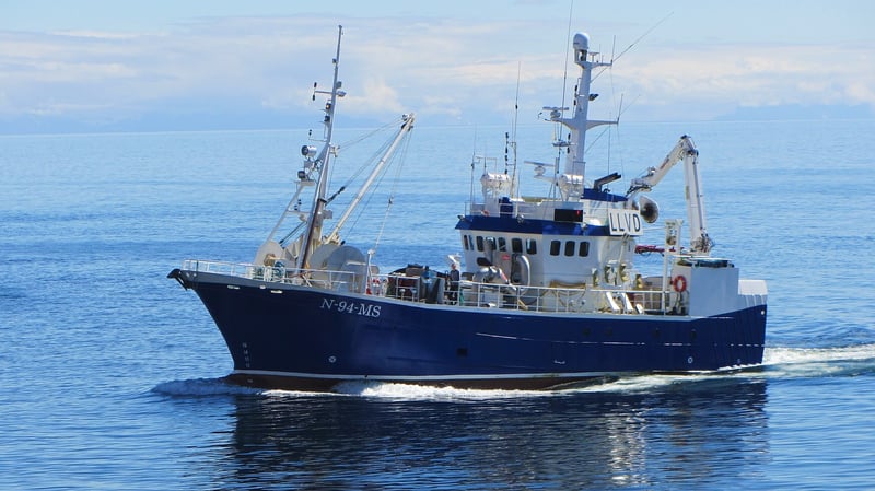 fishing-vessel-5511202_1280